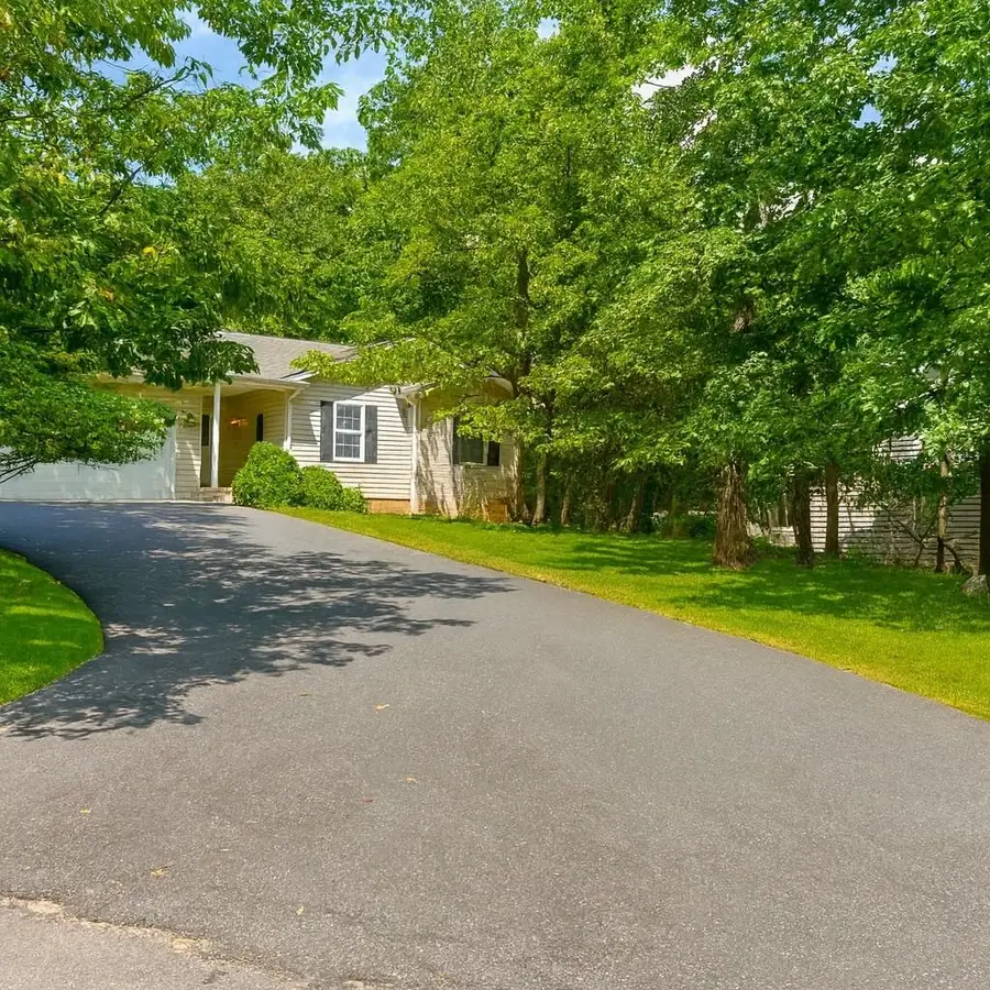 2395 Hopkins Dr, McGaheysville, VA 22840 - Image #2
