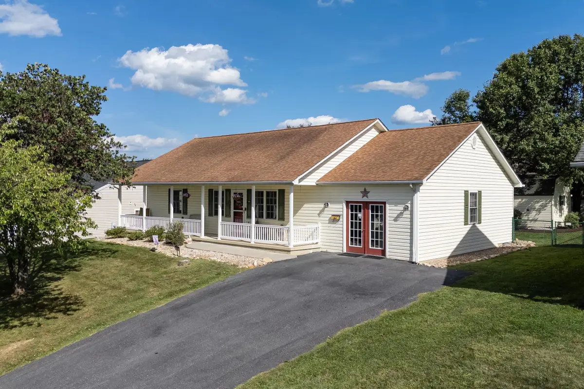 18 S Foxhall Ln, Weyers Cave, VA 24486 - Image #1