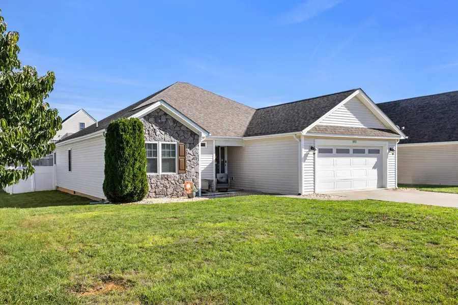 1073 Pendleton Dr, Waynesboro, VA 22980 - Image #2