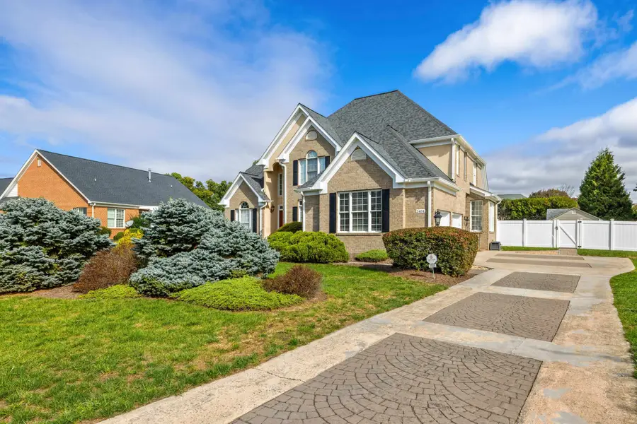 2404 Village Dr, Waynesboro, VA 22980 - Image #3