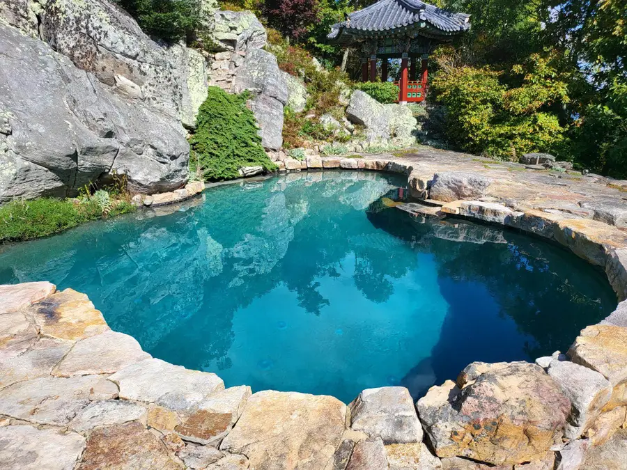 106 Airport Dr, Hot Springs, VA 24445 - Image #2