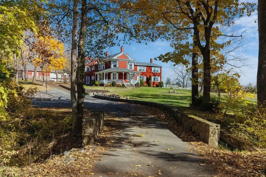 1004 E Beverley St, Staunton, VA 24401 - Image #2