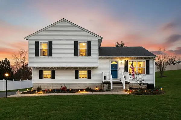 32 Woodside Dr, WAYNESBORO, VA 22980