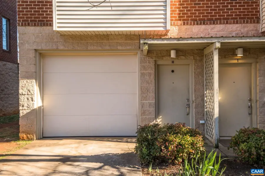 1013 Linden Ave #H, Charlottesville, VA 22902 - Image #3