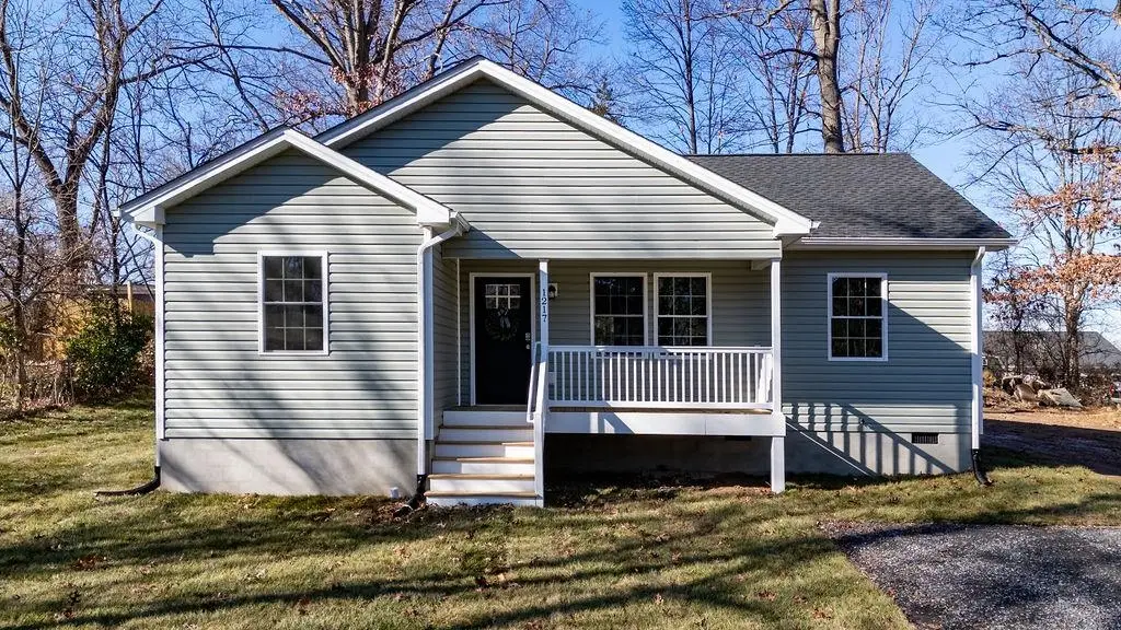 1217 Jackson Ave, Waynesboro, VA 22980 - Image #1