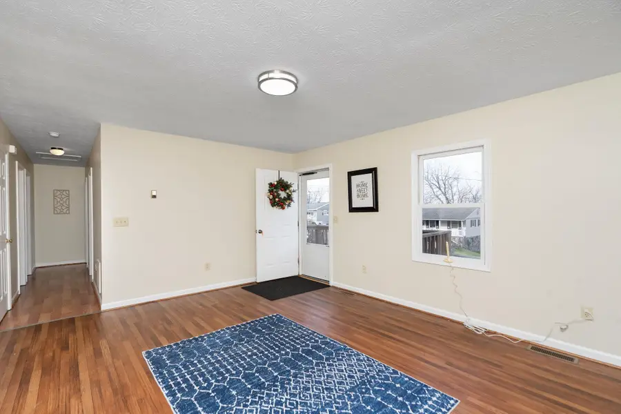 320 S Winchester Ave, Waynesboro, VA 22980 - Image #3