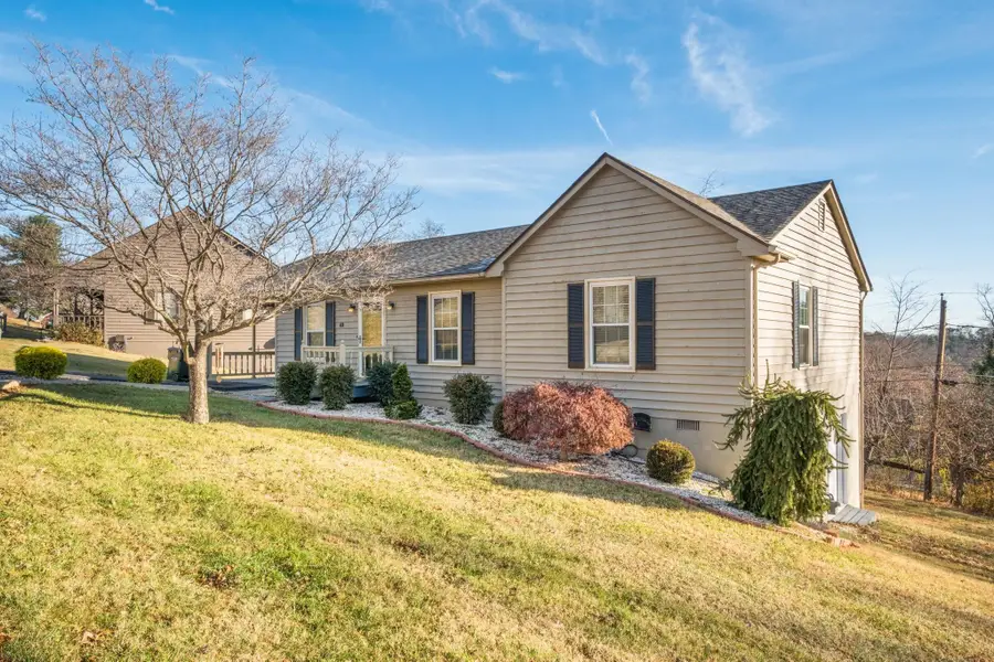 619 Essex Dr, Staunton, VA 24401 - Image #3