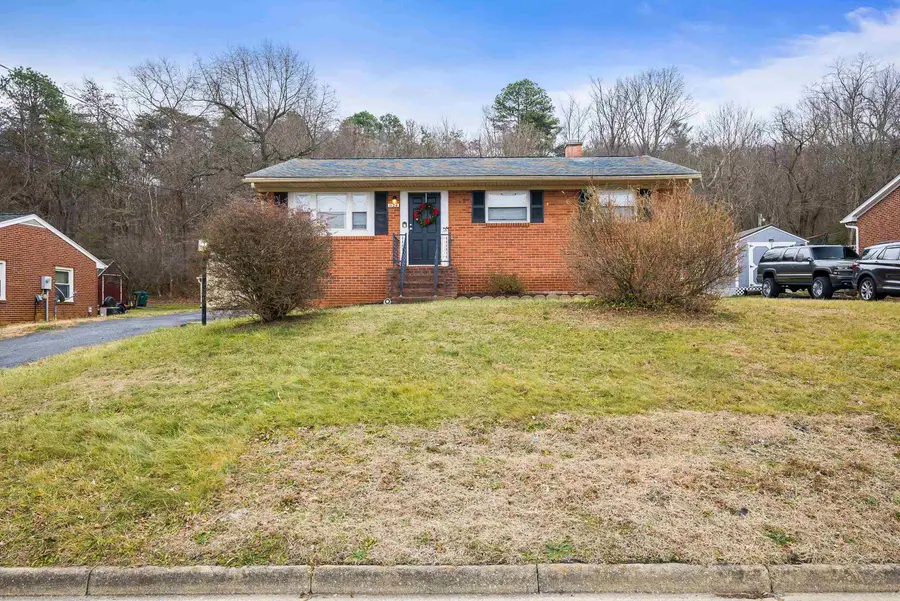 1124 S Winchester Ave, Waynesboro, VA 22980 - Image #2