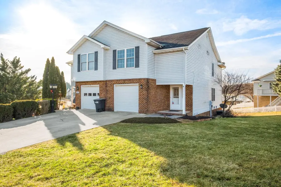 2210 Lake Terrace Dr, Harrisonburg, VA 22802 - Image #2