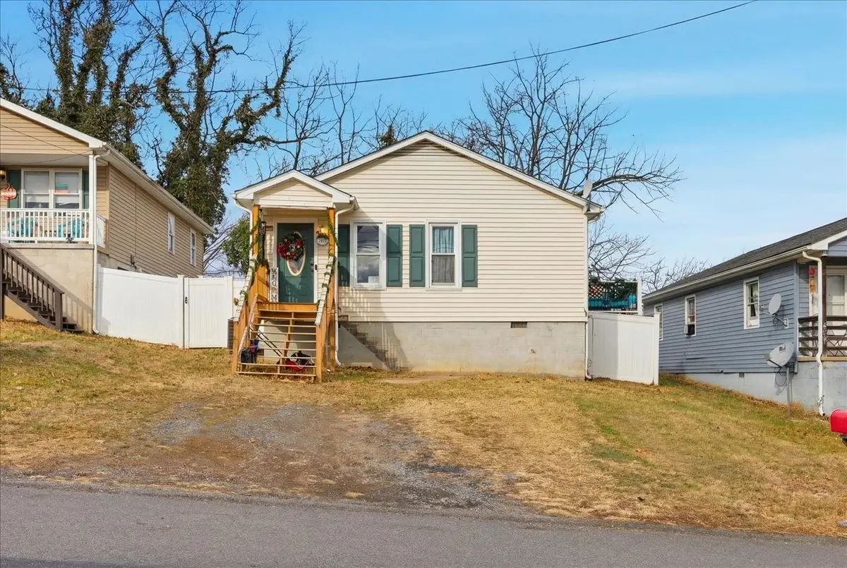 626 B St, Staunton, VA 24401 - Image #1