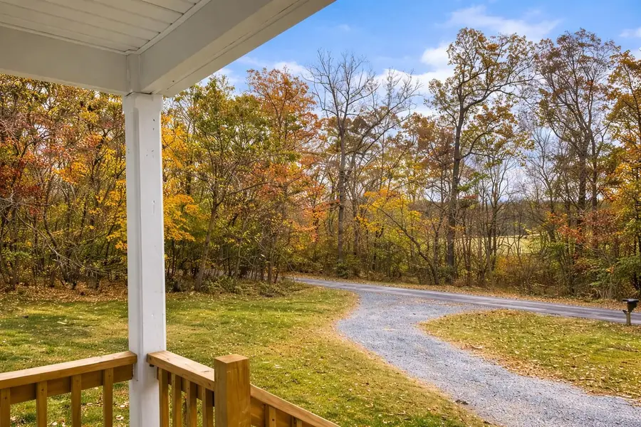 151 Steeles Ln, Raphine, VA 24473 - Image #2