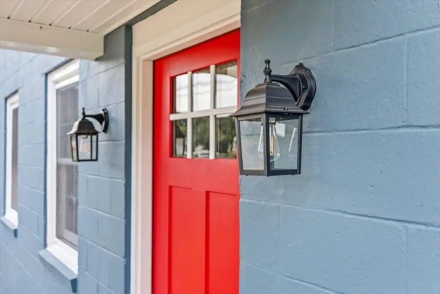 143 N Elkin Ave, Waynesboro, VA 22980 - Image #3