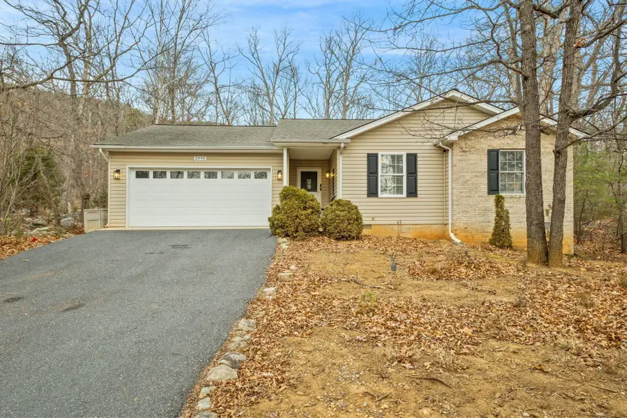 2395 Hopkins Dr, McGaheysville, VA 22840 - Image #3