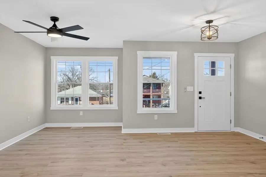 644 N Bayard Ave, Waynesboro, VA 22980 - Image #3