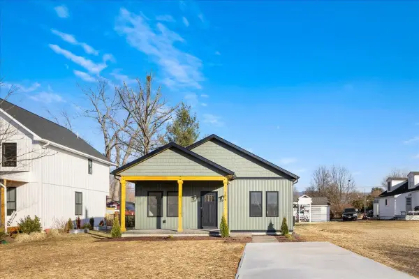 204 Lee Ave, ELKTON, VA 22827