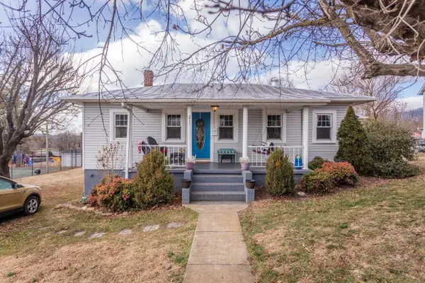 211 Second St, SHENANDOAH, VA 22849