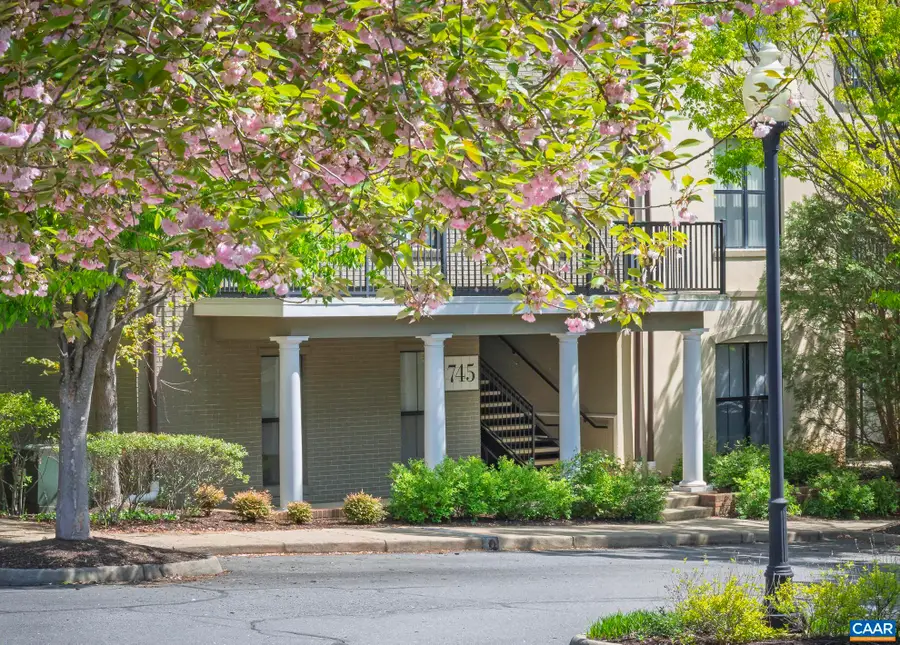 745 Walker Sq #3B, Charlottesville, VA 22903 - Image #2