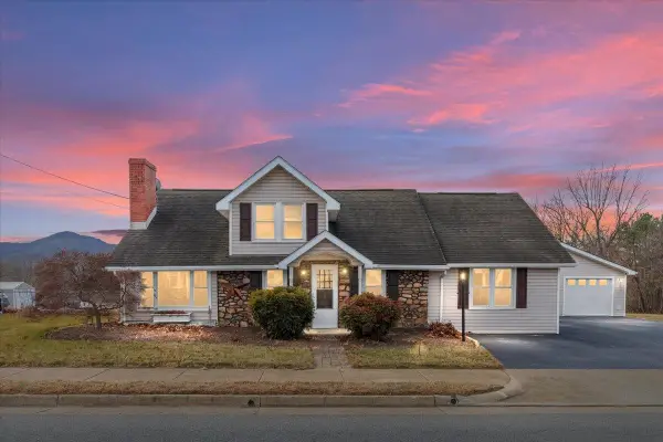 961 W Main St, STANLEY, VA 22851