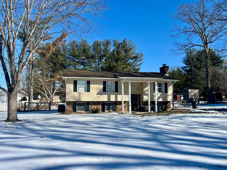 124 Forest Springs Dr, Stuarts Draft, VA 24477 - #2