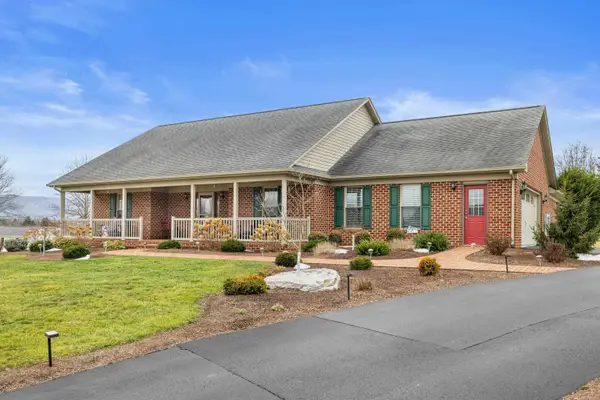 42 Lynn Cir, STUARTS DRAFT, VA 24477