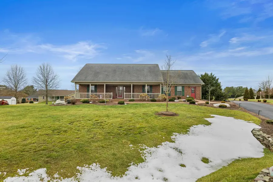 42 Lynn Cir, Stuarts Draft, VA 24477 - #2