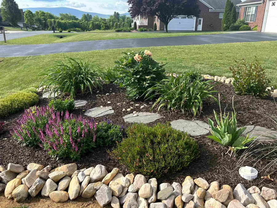 42 Lynn Cir, Stuarts Draft, VA 24477 - #3