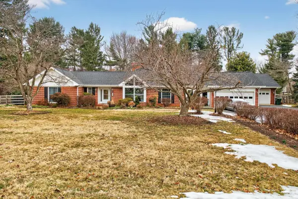 829 Greenway Cir, WAYNESBORO, VA 22980