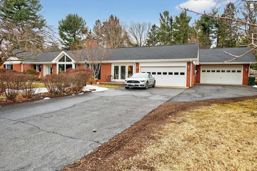 829 Greenway Cir, Waynesboro, VA 22980 - #2