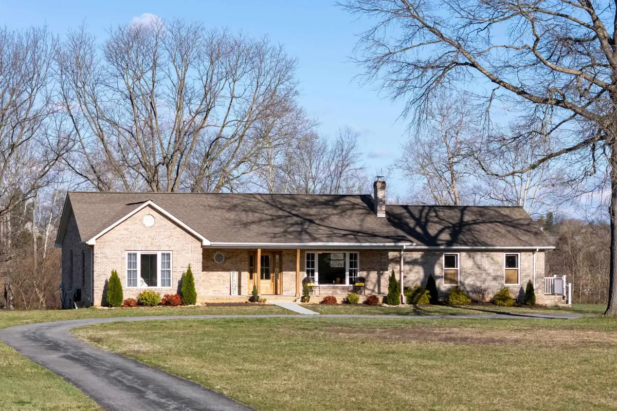 901 Riverside Ave, Grottoes, VA 24441 - #1