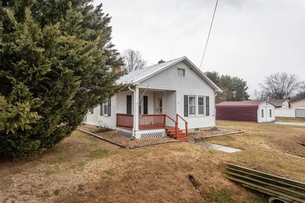 802 Cherry Ave, GROTTOES, VA 24441