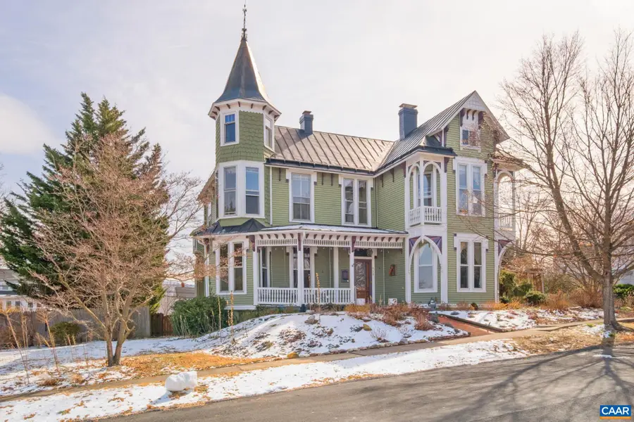 428 Maple Ave, Waynesboro, VA 22980 - #2