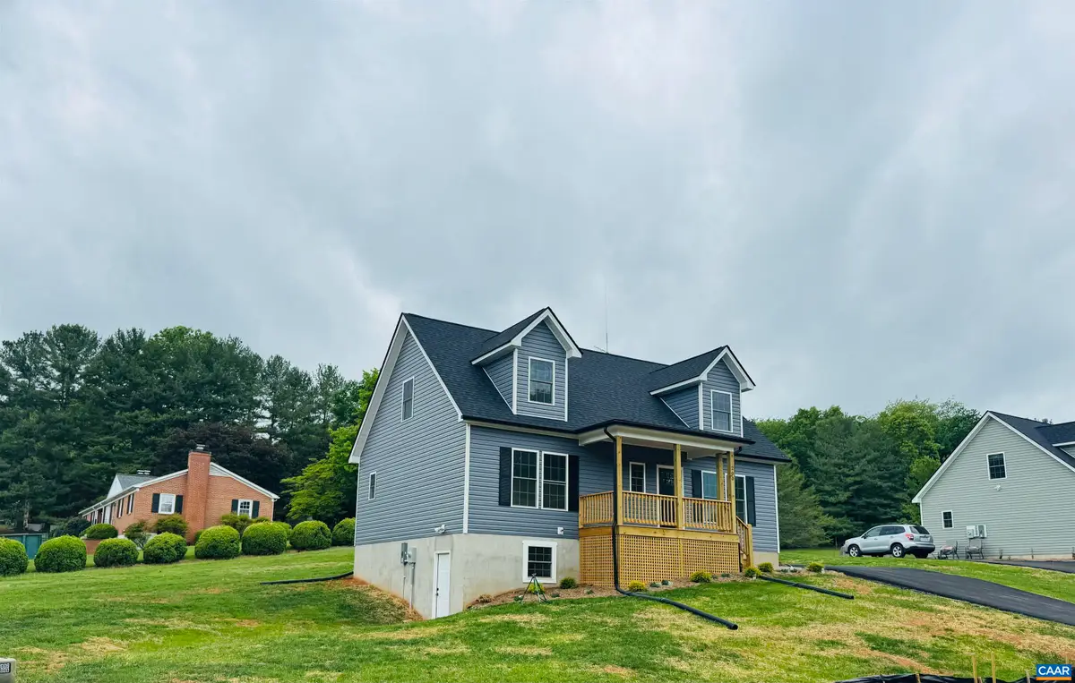 200 Robin Hood Rd, Staunton, VA 24401 - #1