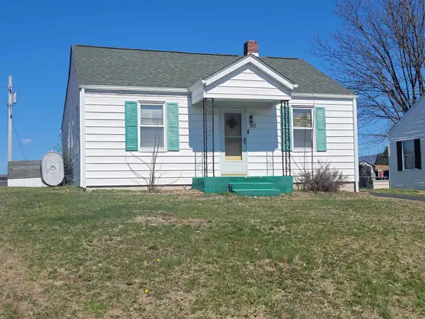 222 W Fairfax Ave, ELKTON, VA 22827