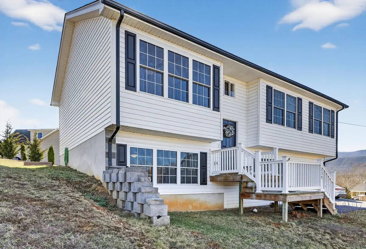 235 Locustdale Loop, Shenandoah, VA 22849 - #1