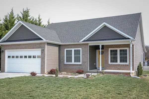 145 Paige St, WAYNESBORO, VA 22980