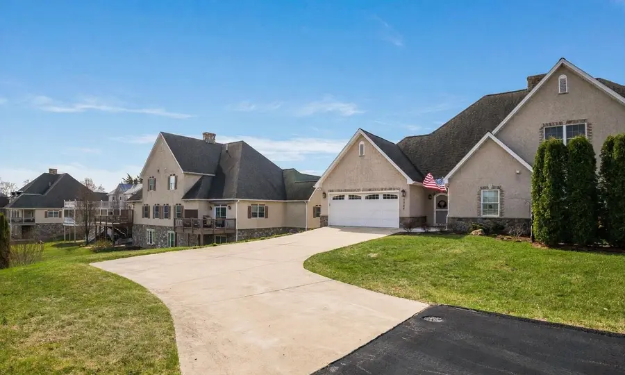 1744 Heritage Estates Cir, Harrisonburg, VA 22801 - #3