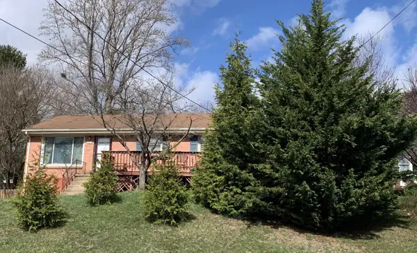 1200 Spaulding St, STAUNTON, VA 24401