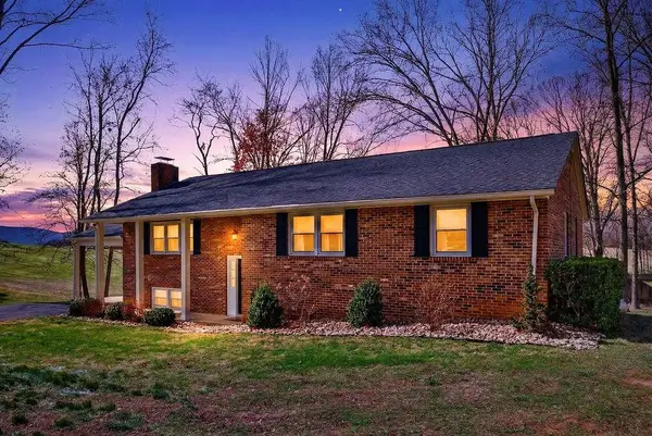 933 Ladd Rd, WAYNESBORO, VA 22980