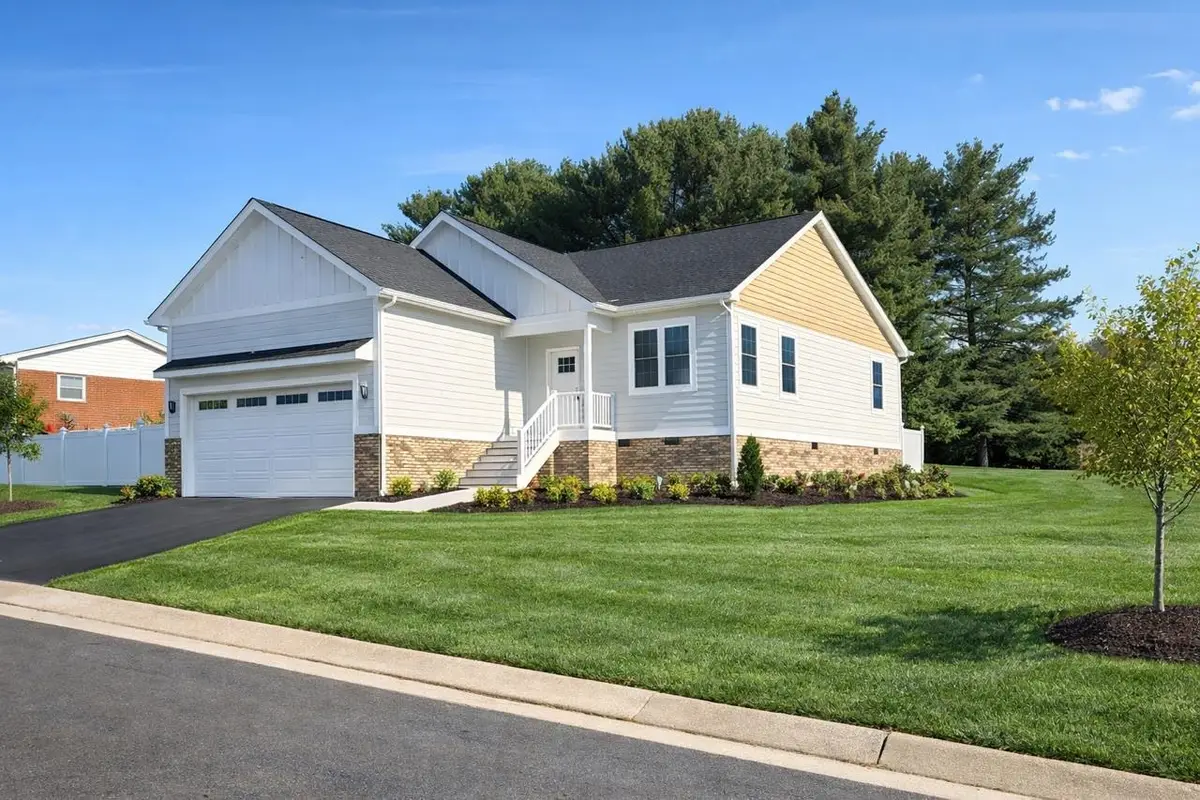 116 Fox Hill Dr, Staunton, VA 24401 - #1