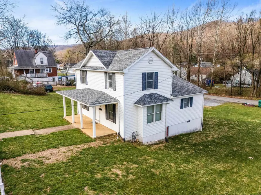 1316 E Main St, Waynesboro, VA 22980 - #2
