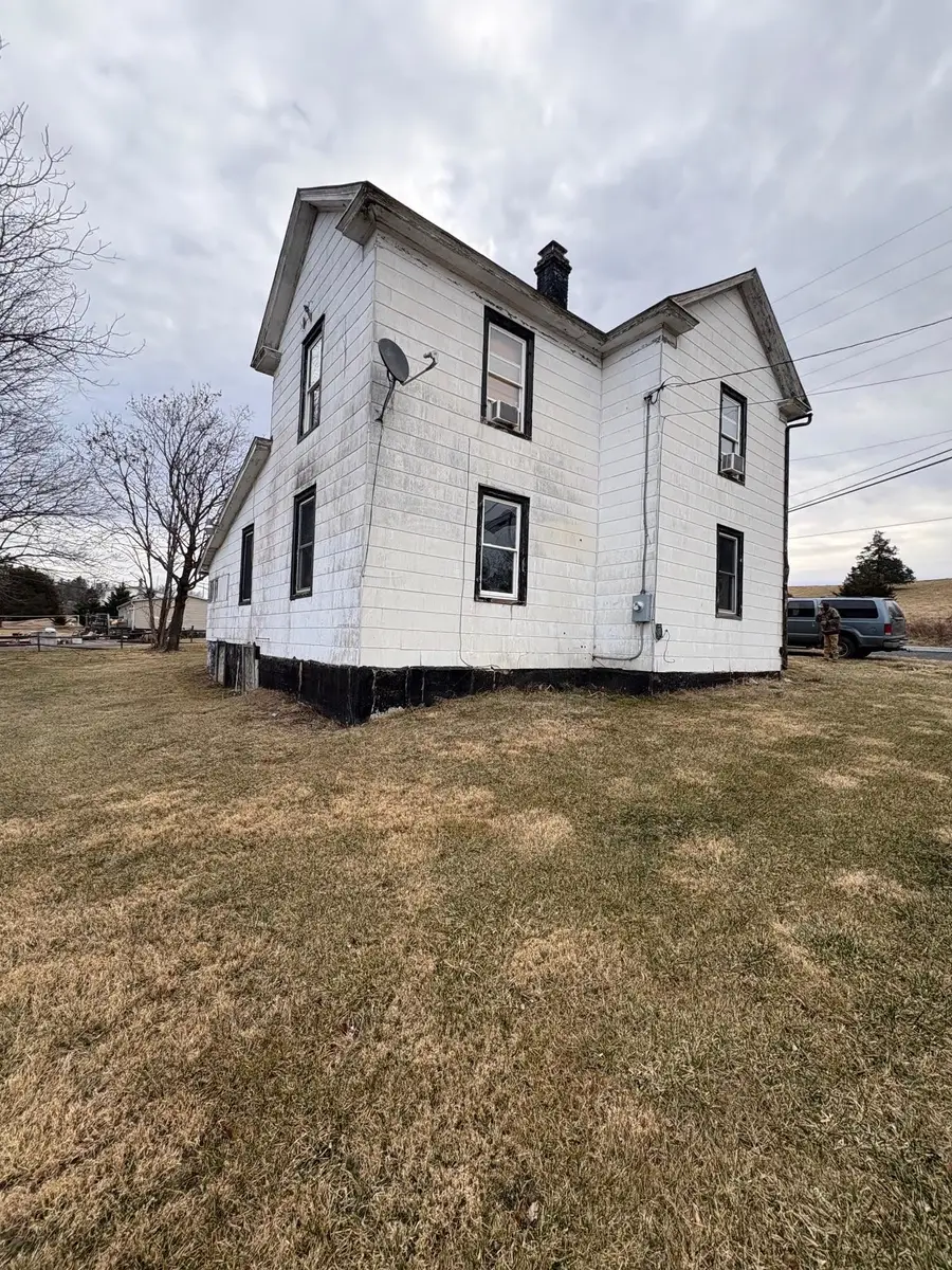 426 E Craig St, Craigsville, VA 24430 - #3