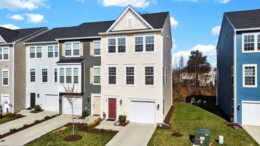 229 Willowshire Ct, Waynesboro, VA 22980 - #2