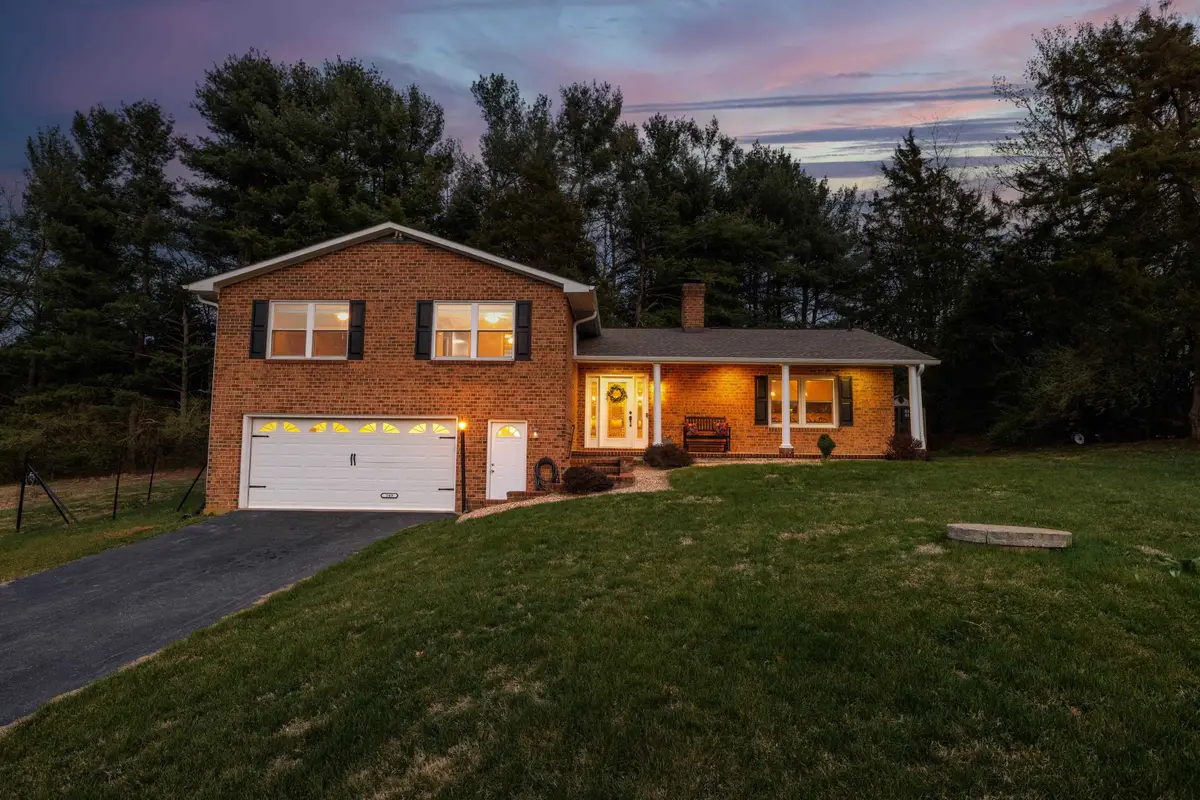 249 Cattle Scales Rd, Waynesboro, VA 22980 - #1