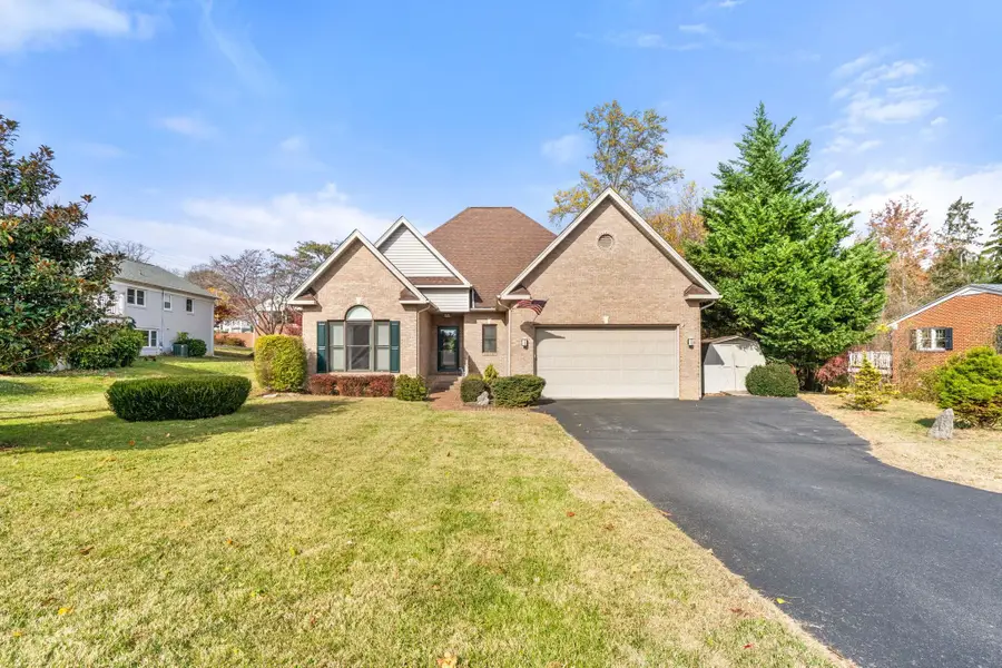 204 Rose Hill Cir, Staunton, VA 24401 - #2