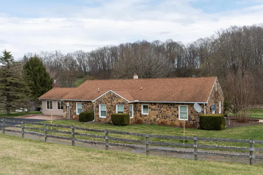 584 Newport Rd, Spottswood, VA 24476 - #2