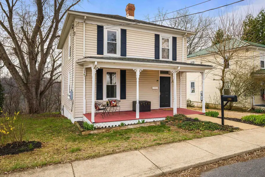 1306 W Johnson St, Staunton, VA 24401 - #2