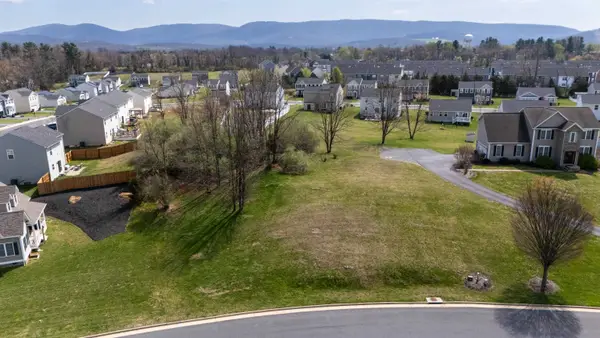 105 Compass Dr, WAYNESBORO, VA 22980