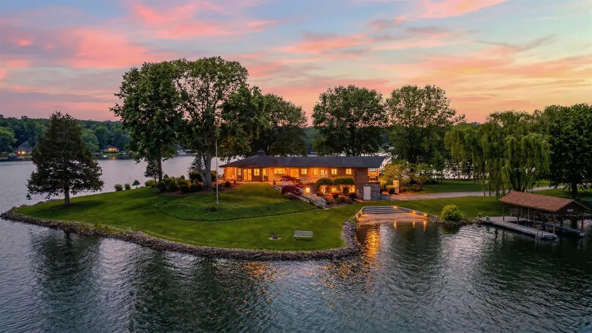 1743 N Lakeshore Dr, Louisa, VA 23093 - #1