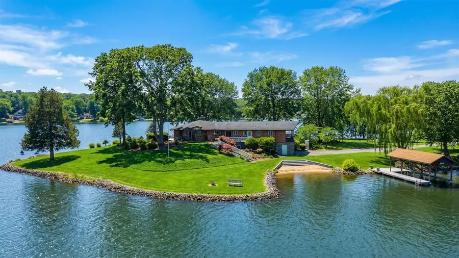 1743 N Lakeshore Dr, Louisa, VA 23093 - #2