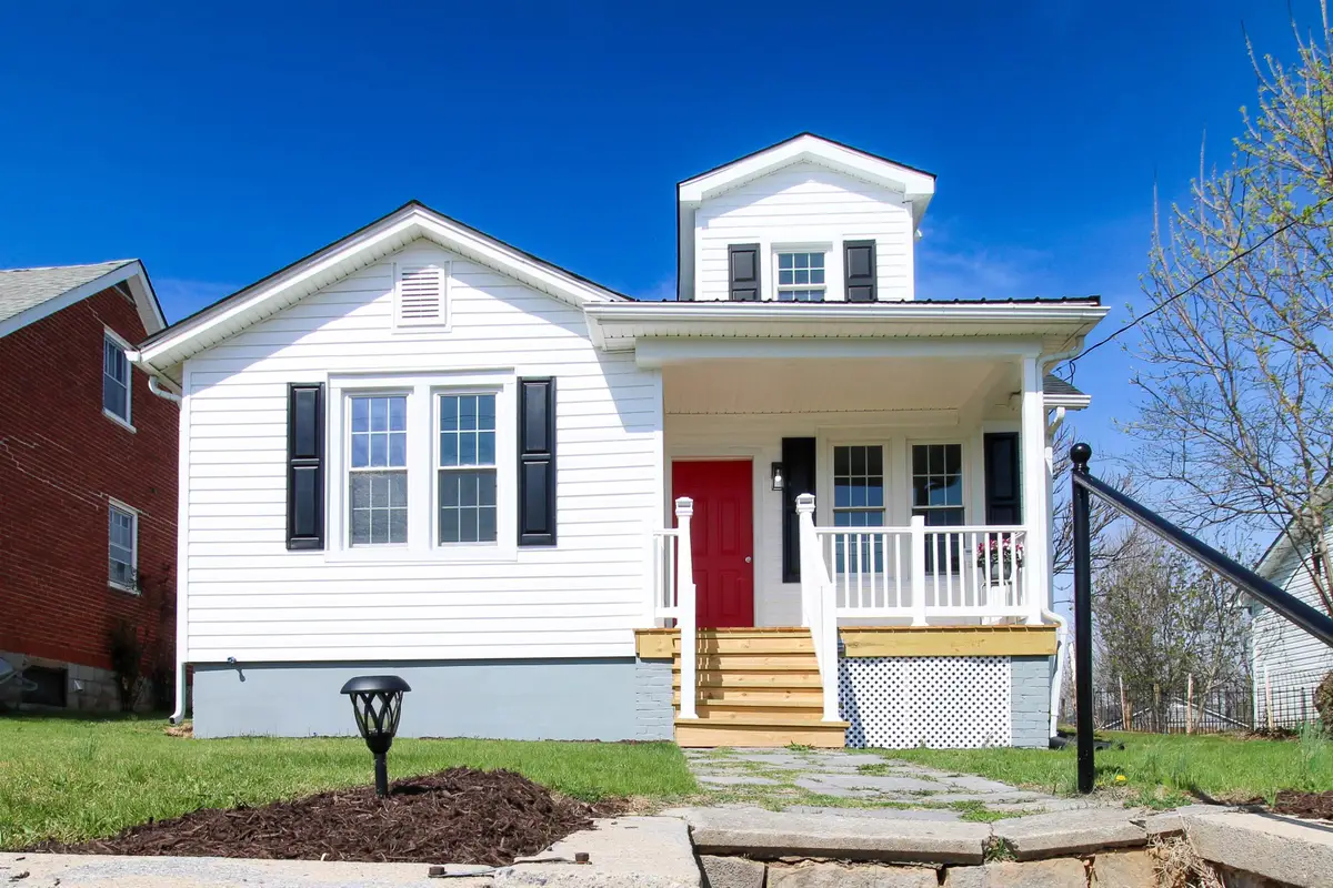 128 S Waverley St, Staunton, VA 24401 - #1